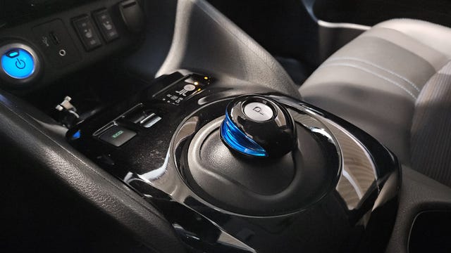 2019 NISSAN LEAF - 22