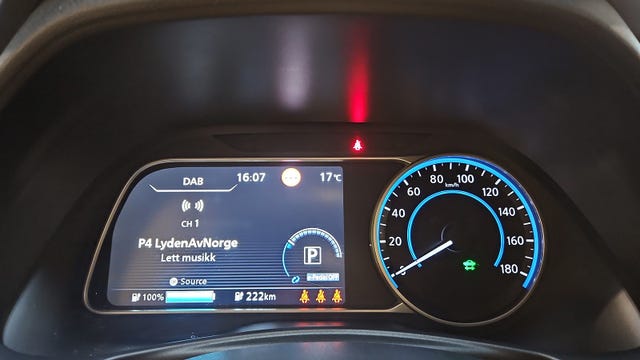 2019 NISSAN LEAF - 19