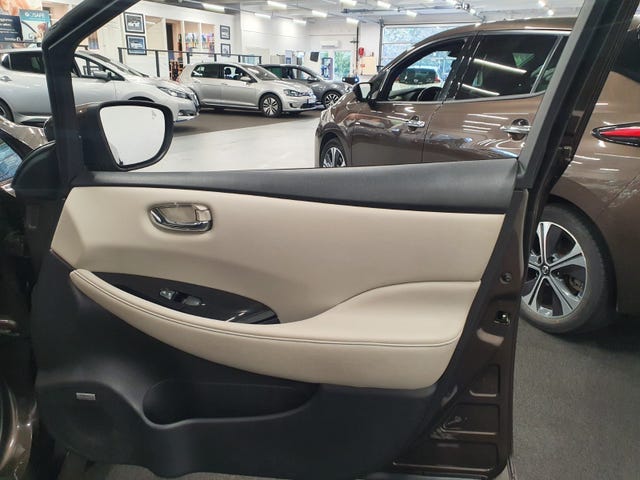 2019 NISSAN LEAF - 24
