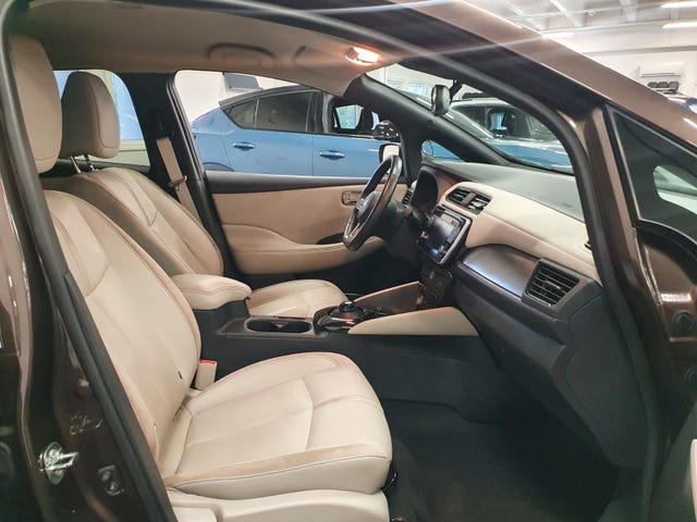 2019 NISSAN LEAF - 25