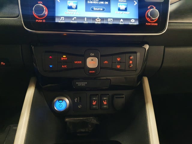 2019 NISSAN LEAF - 19