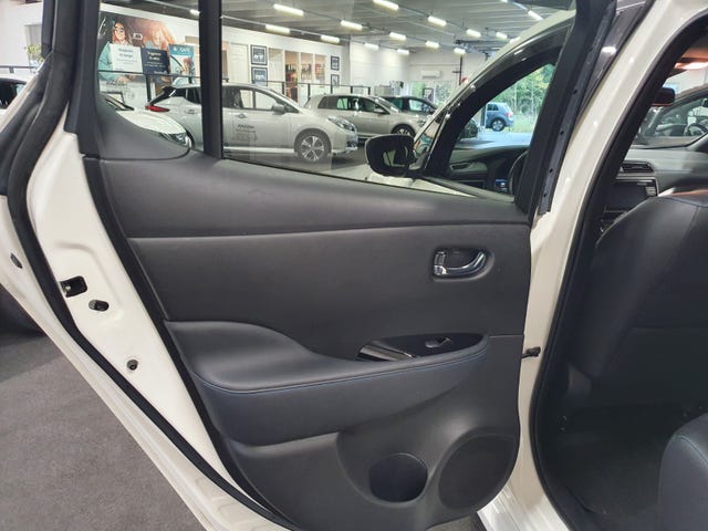 2019 NISSAN LEAF - 16