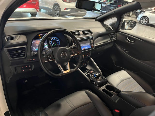 2019 NISSAN LEAF - 10