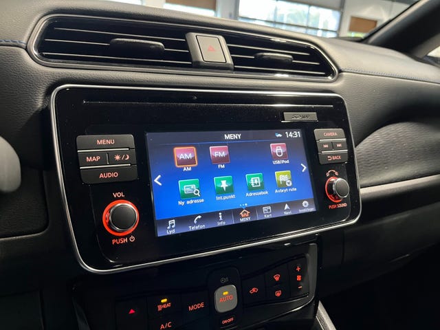 2019 NISSAN LEAF - 19