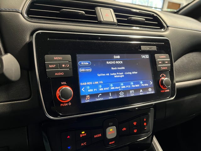 2019 NISSAN LEAF - 23