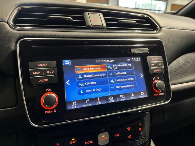 2019 NISSAN LEAF - 24