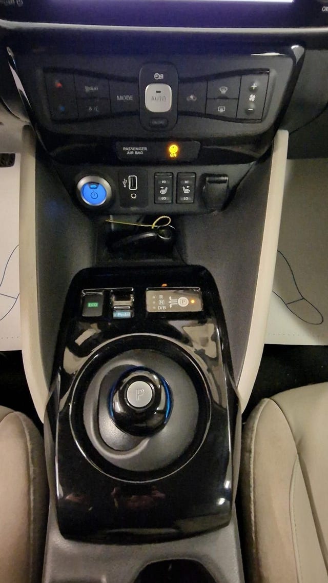 2019 NISSAN LEAF - 17