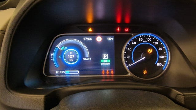 2019 NISSAN LEAF - 16