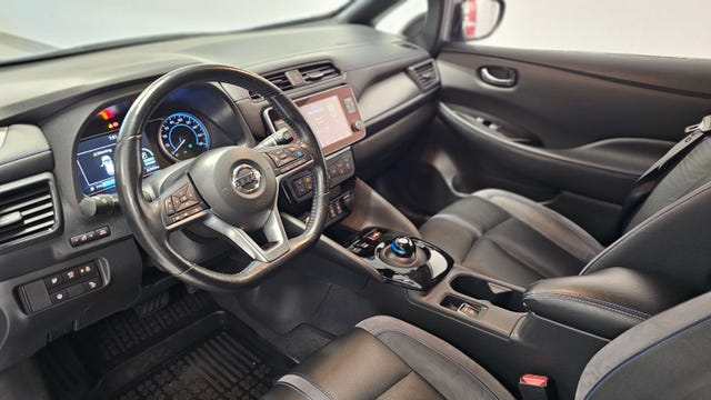 2019 NISSAN LEAF - 40