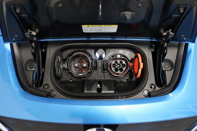 2019 NISSAN LEAF - 11