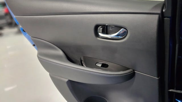 2019 NISSAN LEAF - 19