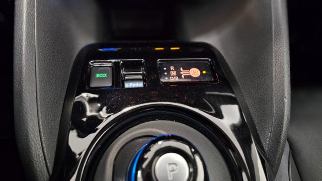 2019 NISSAN LEAF - 28