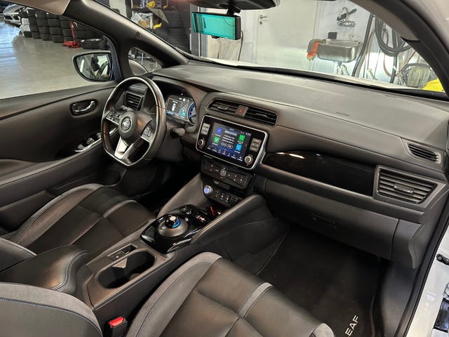 2021 NISSAN LEAF - 21