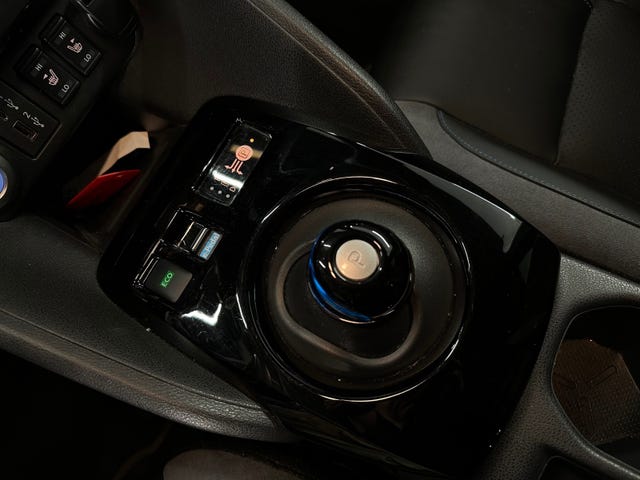 2021 NISSAN LEAF - 18