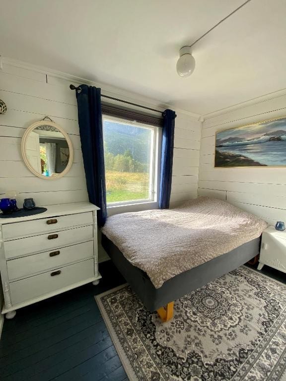 Soverommet i 1 etg er nyoppusset - liten dobbeltseng på 1,20 Galleribilde