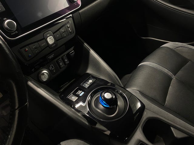 2019 NISSAN LEAF - 28