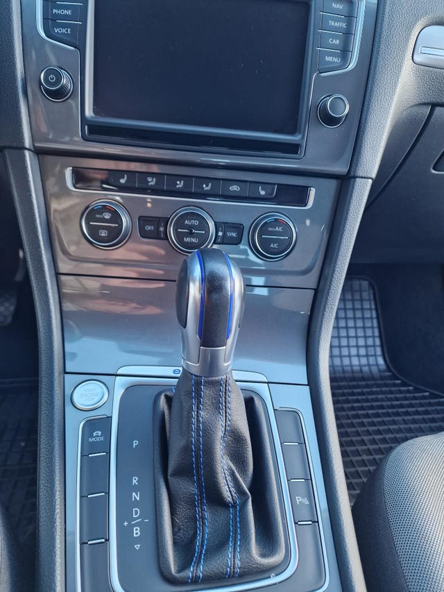 2015 VOLKSWAGEN GOLF - 12