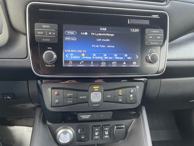 2019 NISSAN LEAF - 12
