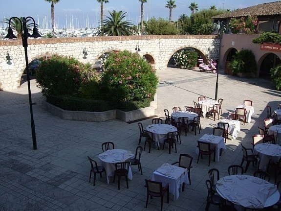 Residence Port Vauban m restaurant Le Bistrot Galleribilde