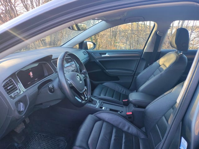 2019 VOLKSWAGEN GOLF - 11