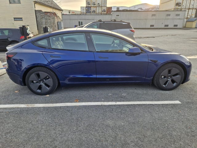 5YJ3E7EB9MF824409 2021 TESLA MODEL 3-4