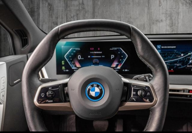 2022 BMW IX40 - 22