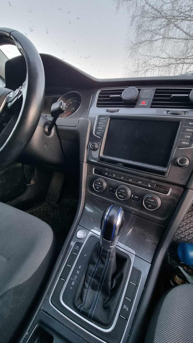 2015 VOLKSWAGEN GOLF - 9