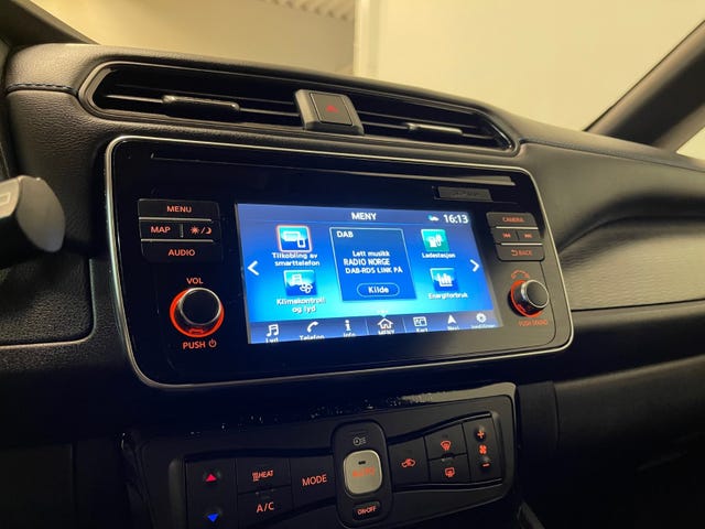 2019 NISSAN LEAF - 19