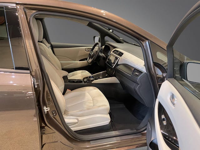 2019 NISSAN LEAF - 8