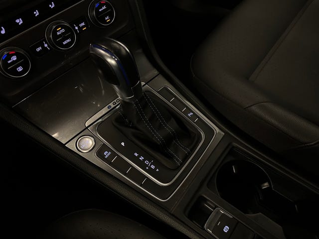 2015 VOLKSWAGEN GOLF - 23