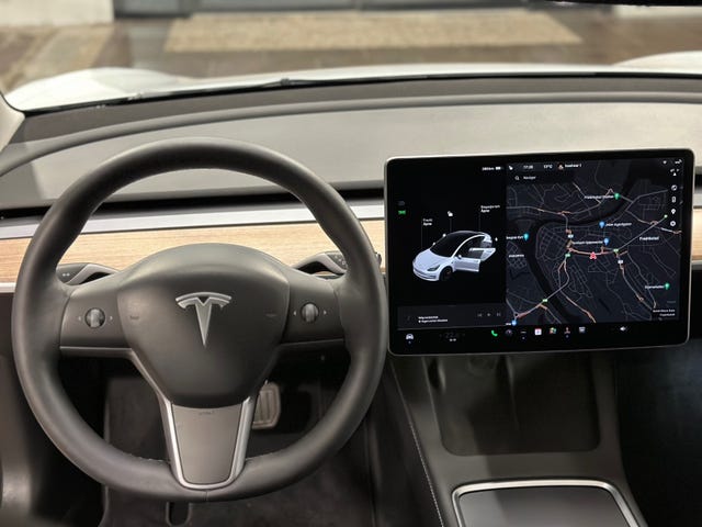 2022 TESLA MODEL 3 - 25