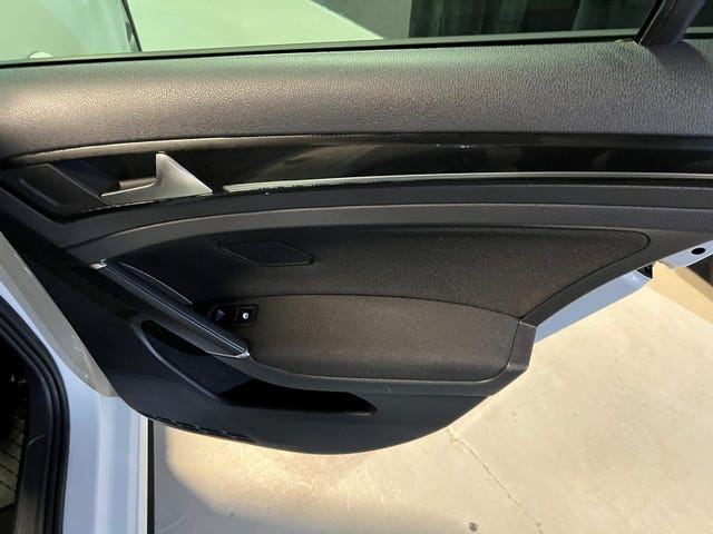 2015 VOLKSWAGEN GOLF - 28