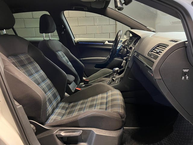 2015 VOLKSWAGEN GOLF - 32