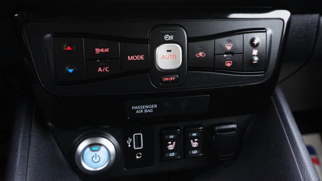 2019 NISSAN LEAF - 12