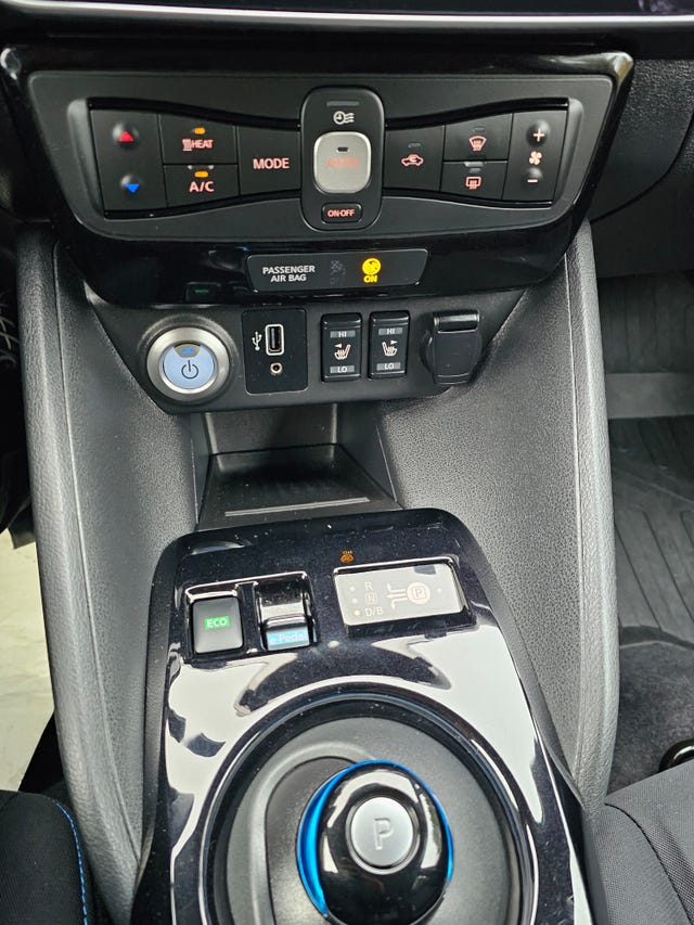 2019 NISSAN LEAF - 23