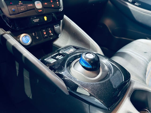 2019 NISSAN LEAF - 16