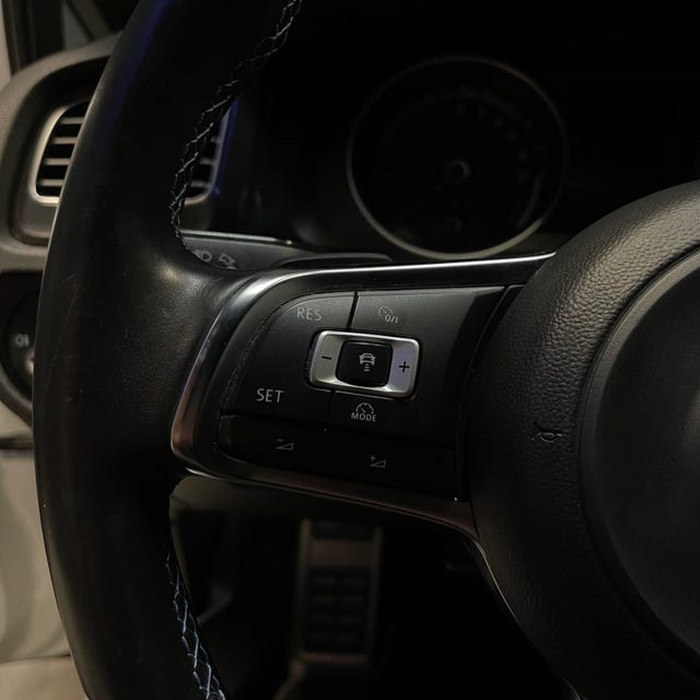 2015 VOLKSWAGEN GOLF - 28