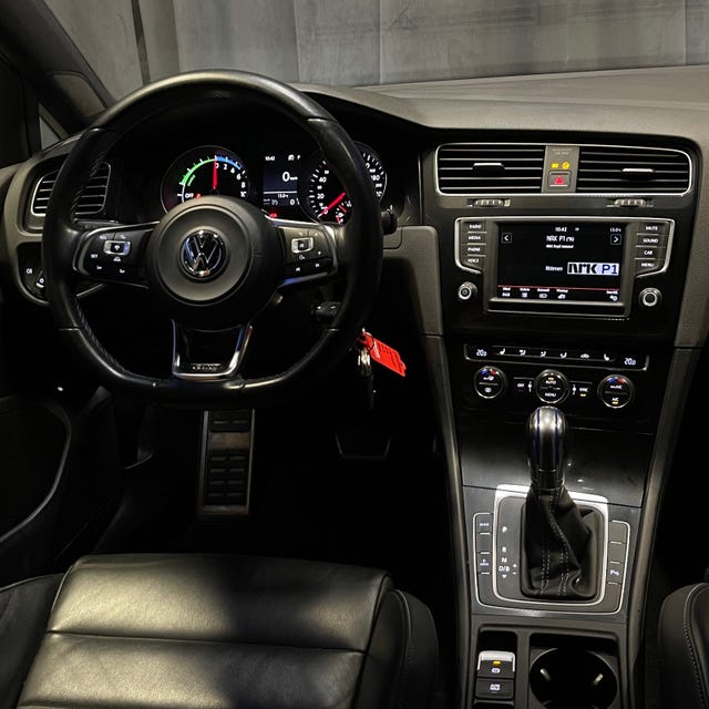 2015 VOLKSWAGEN GOLF - 32