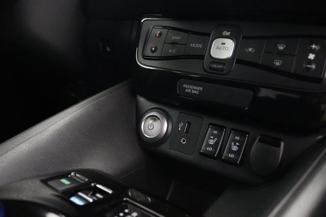 2019 NISSAN LEAF - 19