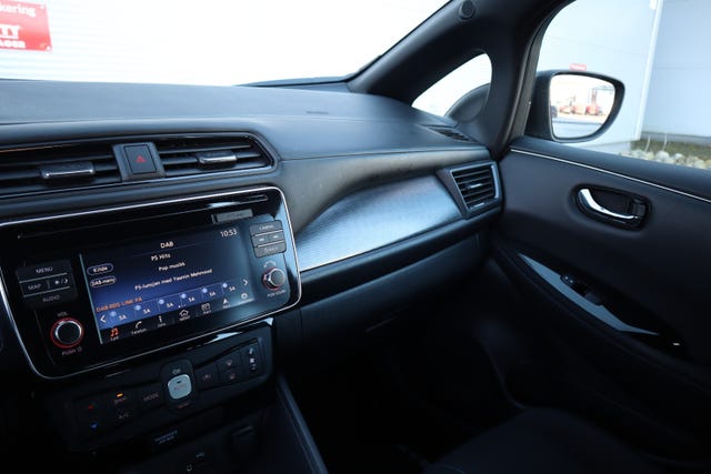 2019 NISSAN LEAF - 23