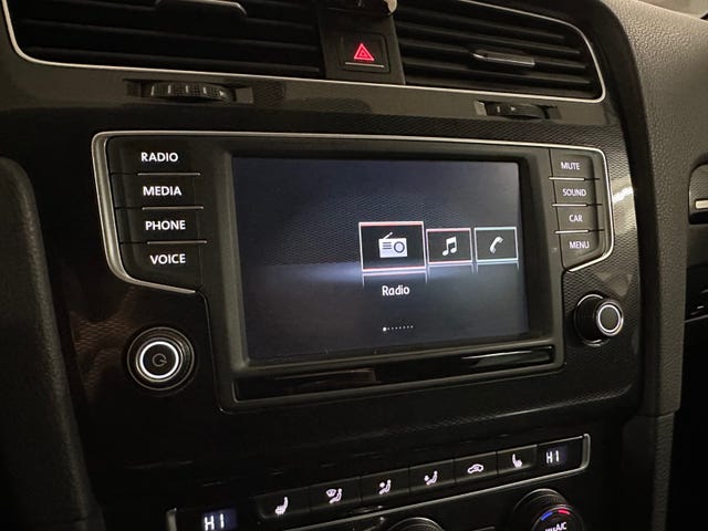 2015 VOLKSWAGEN GOLF - 28