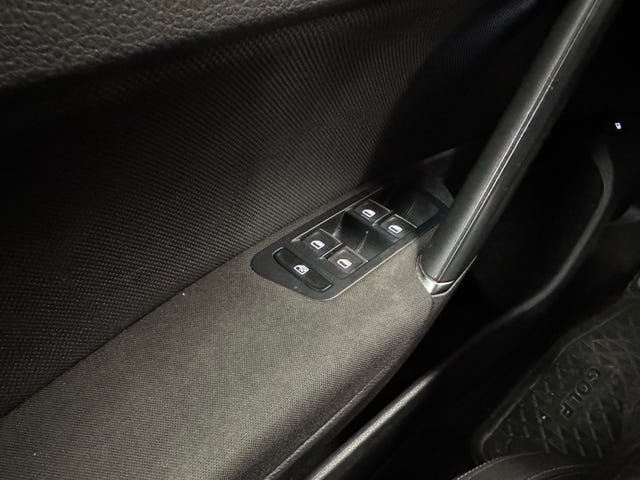 2015 VOLKSWAGEN GOLF - 23