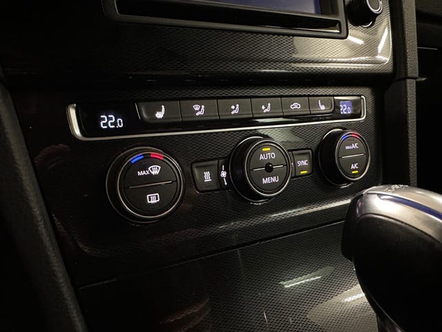 2015 VOLKSWAGEN GOLF - 31