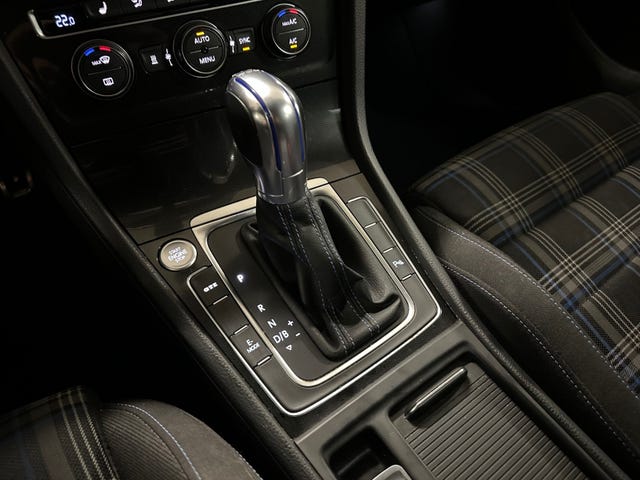2015 VOLKSWAGEN GOLF - 32