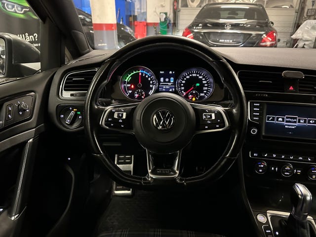 2015 VOLKSWAGEN GOLF - 16