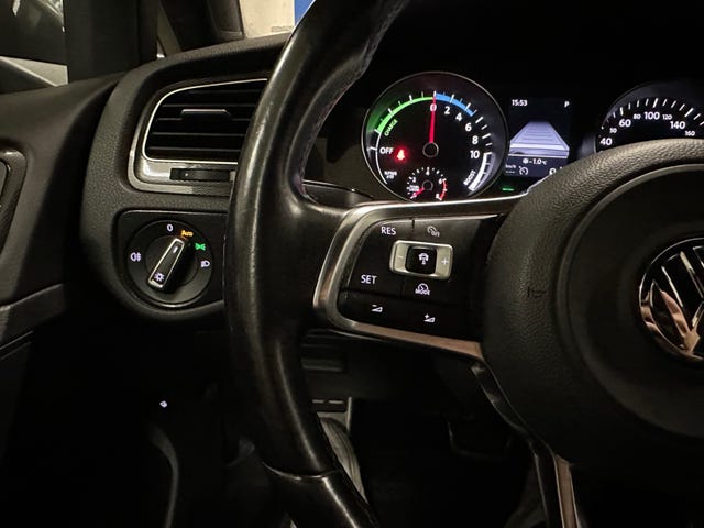 2015 VOLKSWAGEN GOLF - 18