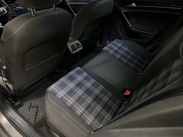 2015 VOLKSWAGEN GOLF - 36