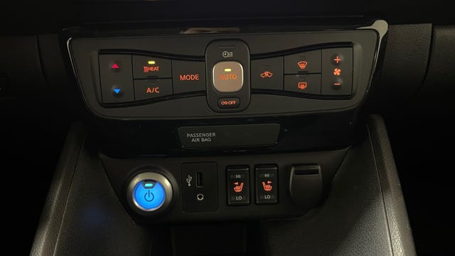 2019 NISSAN LEAF - 27