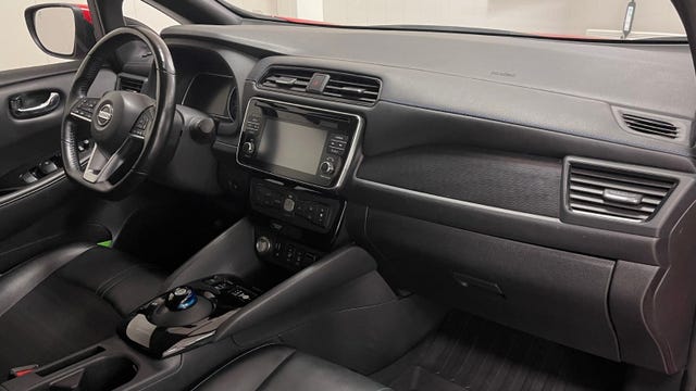 2019 NISSAN LEAF - 19