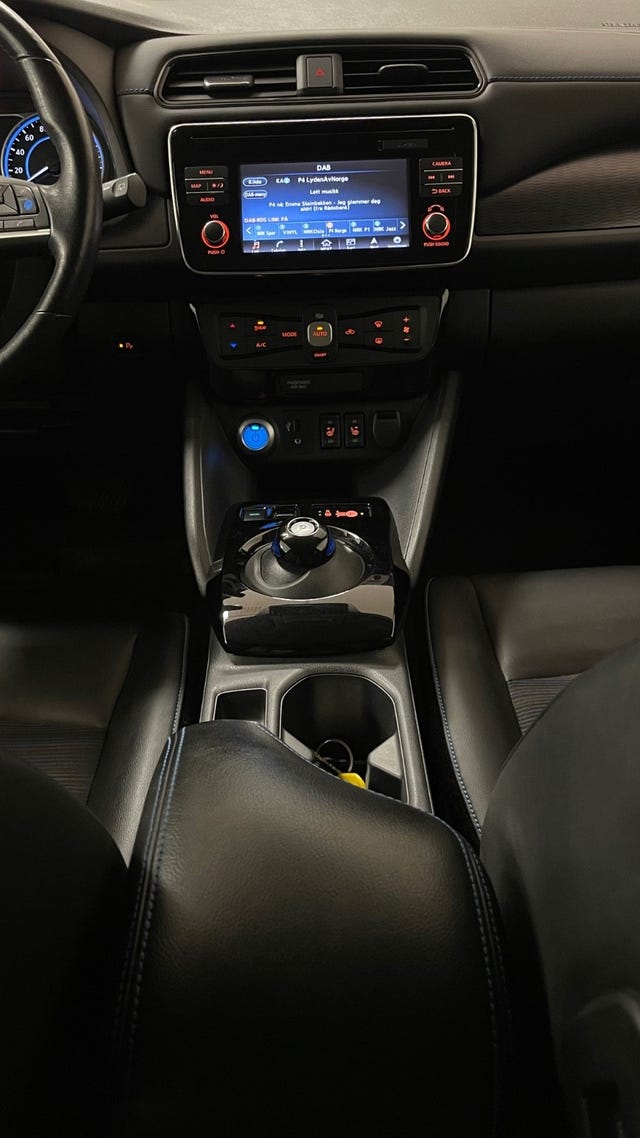 2019 NISSAN LEAF - 24